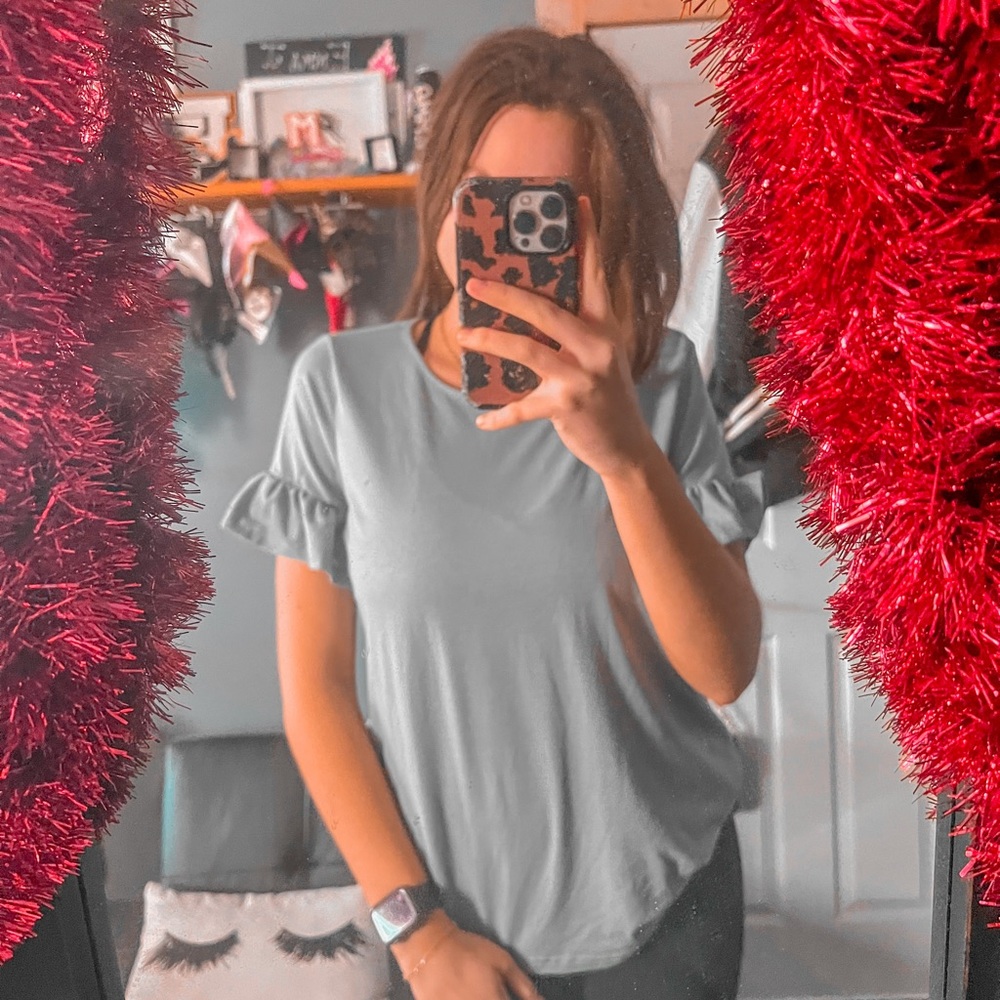 2 FOR 1 ruffled sleeve tops
